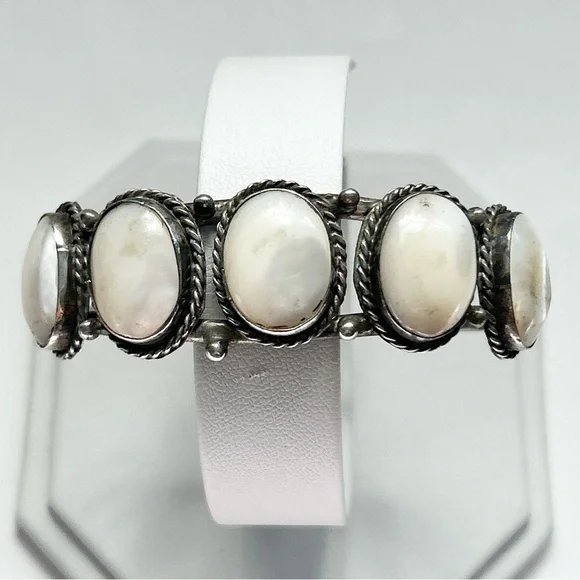Vintage Southwestern Mother of Pearl Sterling Silver Cuff Bracelet - Picture 5 of 14